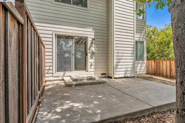 19723 Redwood Rd, Castro Valley CA: https://media.crmls.org/mediaz/aaeadcb8-e954-42b3-b224-3a6f72806a65.jpg