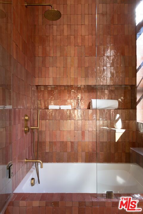 23340 Collins Street, Woodland Hills CA: https://media.crmls.org/mediaz/aaeb2690-5105-4d6b-b249-27395bdb4a93.jpg