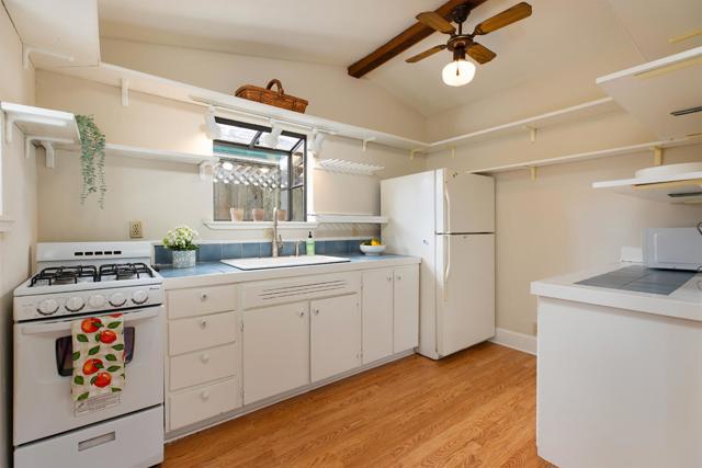 723 Pine Street, Santa Cruz CA: https://media.crmls.org/mediaz/aaeb30e8-a867-4730-a947-7ebae138fc49.jpg