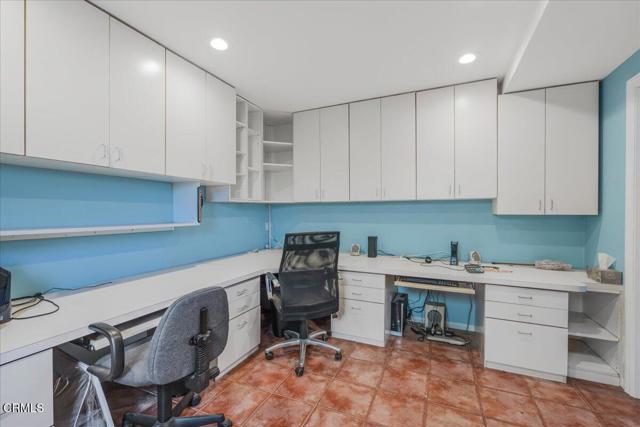 1230 Mandalay Beach Road, Oxnard CA: https://media.crmls.org/mediaz/aaeb77e5-e9d8-435f-9650-15bfc5c2ef40.jpg