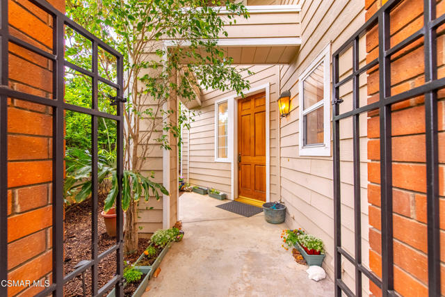 5748 Whispering Pines Circle, Westlake Village CA: https://media.crmls.org/mediaz/aaebc291-936c-4c4f-8cb3-868d1b2e3c90.jpg