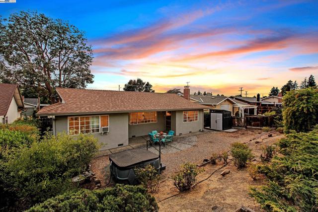 9140 Tangerine St, San Ramon CA: https://media.crmls.org/mediaz/aaebe4c3-09d1-44d8-b215-bf8d22a560ab.jpg