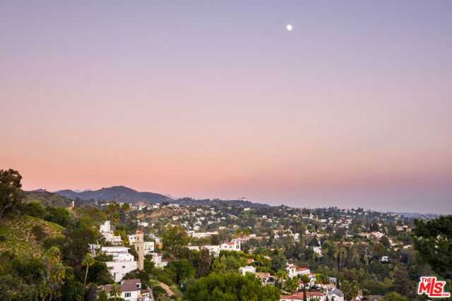 7020 La Presa Drive, Los Angeles CA: https://media.crmls.org/mediaz/aaec0de8-a47b-40d6-9a90-dd5f602ca4f7.jpg