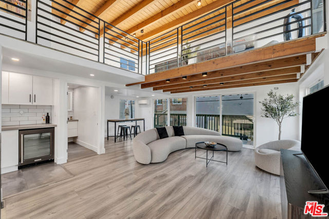 24 20th Avenue, Venice CA: https://media.crmls.org/mediaz/aaec26de-1b93-4324-8e39-acc13d4593ee.jpg