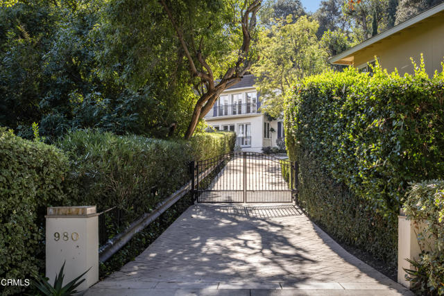 Detail Gallery Image 2 of 44 For 980 Ellington Ln, Pasadena,  CA 91105 - 4 Beds | 4 Baths