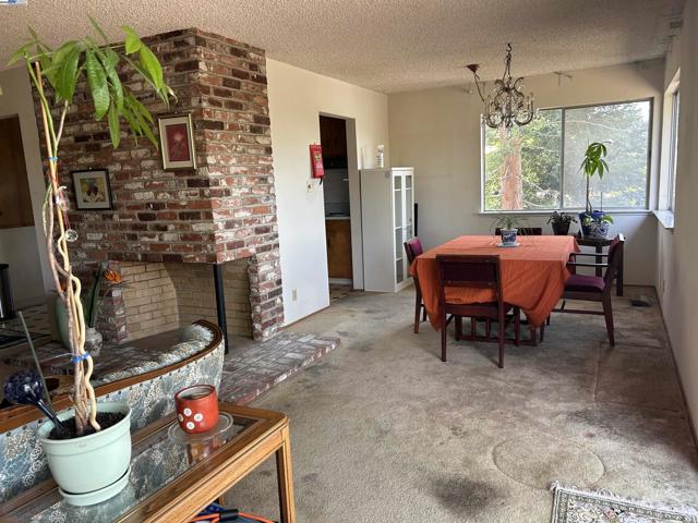 18393 Pepper St, Castro Valley CA: https://media.crmls.org/mediaz/aaece438-a1fb-424c-a06d-590d1e68fca8.jpg