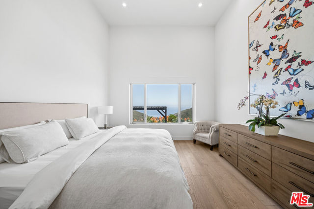 10715 Yerba Buena Road, Malibu CA: https://media.crmls.org/mediaz/aaed02ff-6502-4391-971d-113269c34f16.jpg