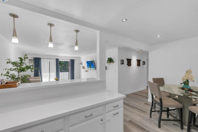 2500 Miramar Ave, Castro Valley CA: https://media.crmls.org/mediaz/aaed1be0-f19c-40b5-a719-fb302927b9c5.jpg