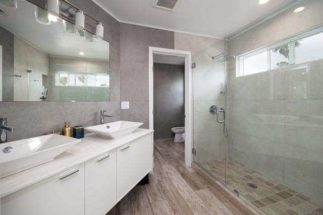 1215 17 Grand Ave, San Diego CA: https://media.crmls.org/mediaz/aaed1c0c-cf80-431e-a7d8-238386cd031a.jpg