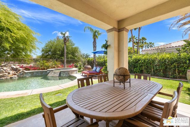1 Toscana Way, Rancho Mirage CA: https://media.crmls.org/mediaz/aaed8c30-3e25-4173-a2d3-1c140d44531f.jpg