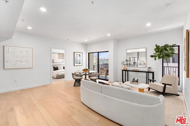 904 S New Hampshire Avenue, Los Angeles CA: https://media.crmls.org/mediaz/aaedad7b-d2b9-4619-8948-c5694ec8cd2f.jpg