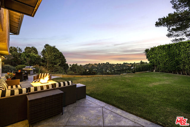 8407 Skyline Drive, Los Angeles CA: https://media.crmls.org/mediaz/aaede731-66f9-483c-a6f6-7f022e0772ba.jpg