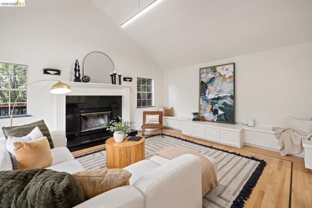 Image 14 of 59 For 6975 Charing Cross Rd