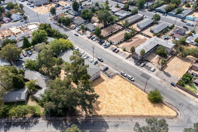 Image 4 of 23 For 717 Lampasas Avenue