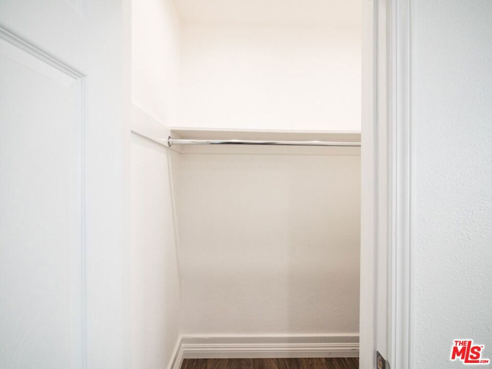 https://media.crmls.org/mediaz/aaeeb15b-c1c4-4059-ae1a-c5d3ae3c1e72.jpg?preset=X-Large