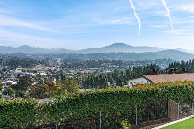 4258 Summit Drive, La Mesa CA: https://media.crmls.org/mediaz/aaeef157-792d-45bf-9e41-0723148500cb.jpg