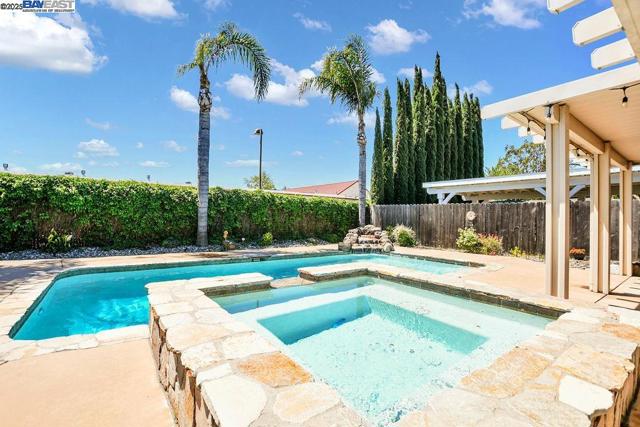 46 E Thirteenth St, Antioch CA: https://media.crmls.org/mediaz/aaef97a6-1aeb-49b7-a1a8-84e6ae3410dc.jpg