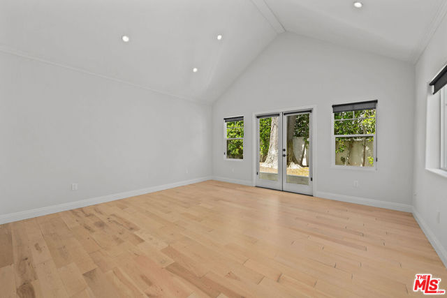4164 Davana Road, Sherman Oaks CA: https://media.crmls.org/mediaz/aaefc948-9560-4500-924c-778255eee536.jpg