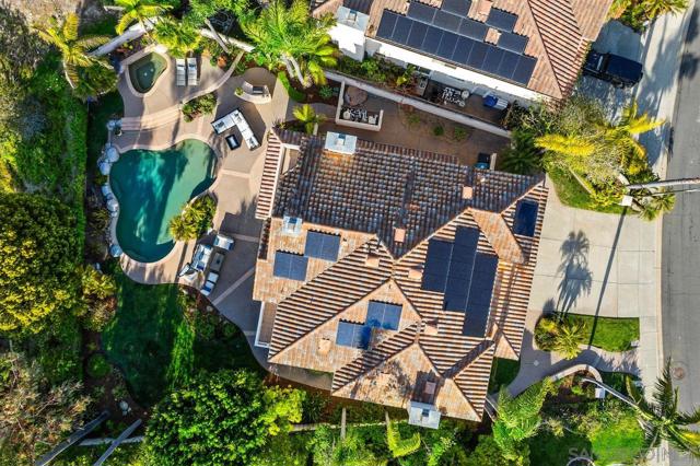 4798 Thurston Pl, San Diego CA: https://media.crmls.org/mediaz/aaf00c6b-6314-43cc-ab4c-67599058d639.jpg