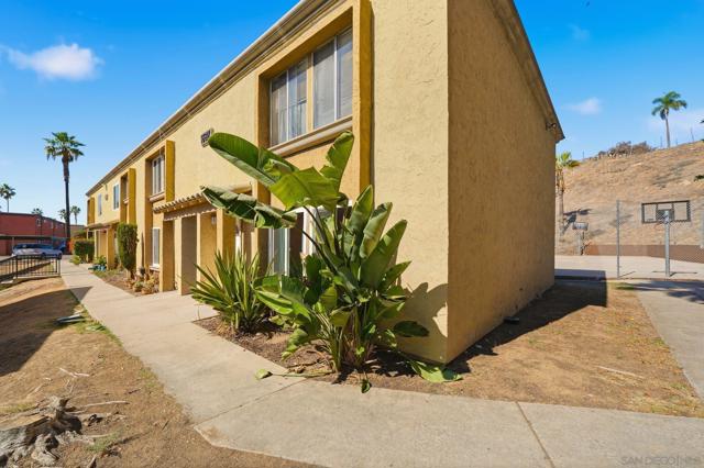 1687 Pentecost Way, San Diego CA: https://media.crmls.org/mediaz/aaf031fd-41bb-4b30-ba49-f28b05ea453f.jpg