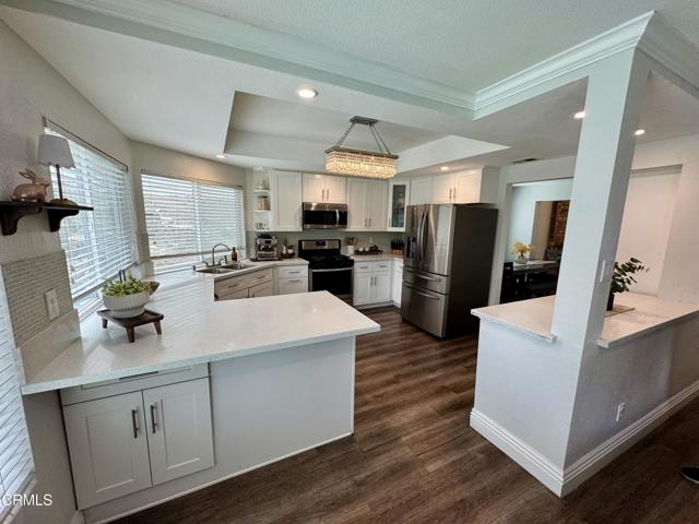 Detail Gallery Image 3 of 9 For 571 Citation Way, Newbury Park,  CA 91320 - 4 Beds | 3 Baths