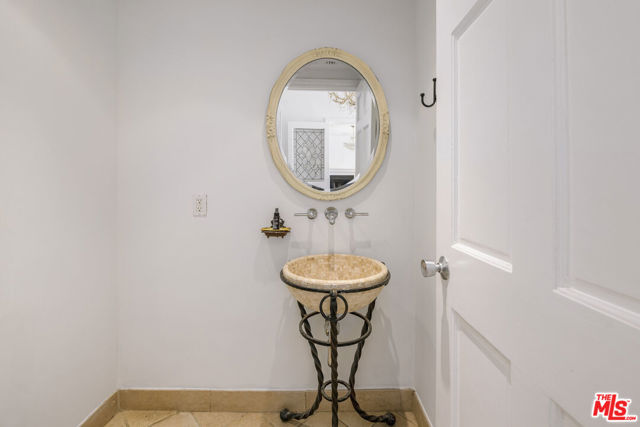 8760 White Oak Avenue, Sherwood Forest CA: https://media.crmls.org/mediaz/aaf15eef-3193-4008-8f05-41cadb557fd2.jpg
