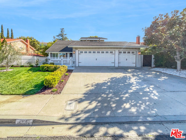 164 Greenmeadow Avenue photo 1