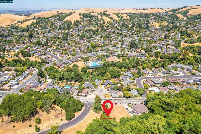 3300 Pinole Valley Rd, Pinole CA: https://media.crmls.org/mediaz/aaf1aa4d-7eb2-4868-b9b0-ef97847bb306.jpg