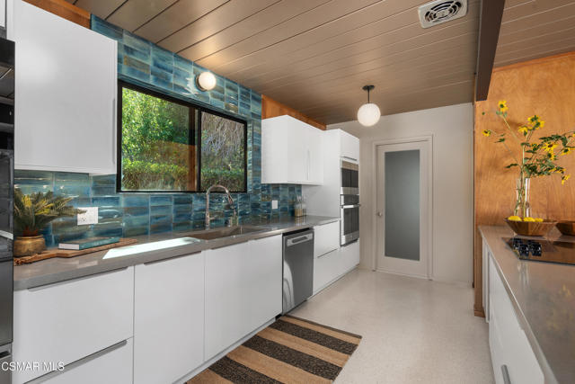 1449 Fordham Avenue, Thousand Oaks CA: https://media.crmls.org/mediaz/aaf1da56-8225-4060-a73f-f5ad5bc1bb1c.jpg