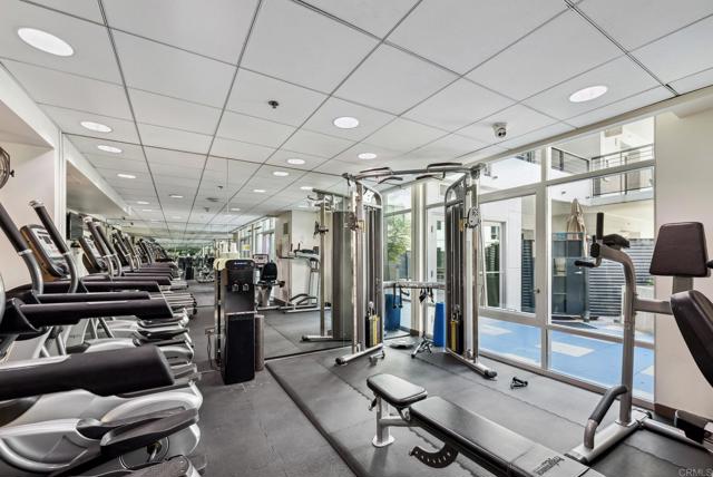 425 W Beech Street, San Diego CA: https://media.crmls.org/mediaz/aaf1e329-5be7-489a-8082-eda0d8e19661.jpg