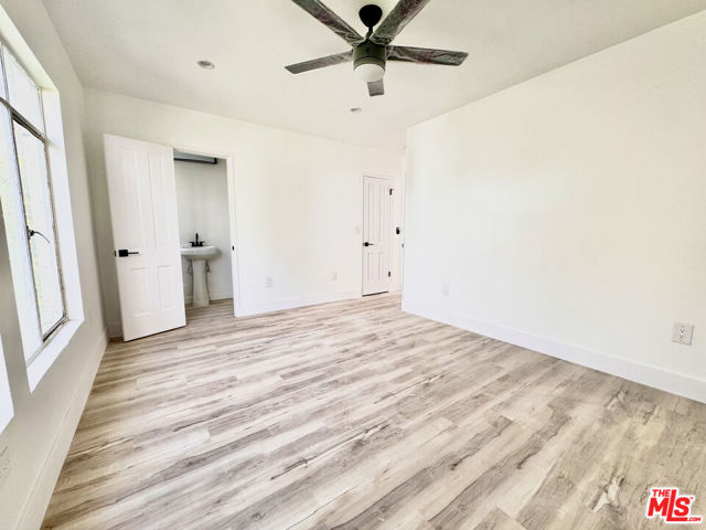121 S Crescent Drive, Beverly Hills CA: https://media.crmls.org/mediaz/aaf22d65-934e-459a-91e5-e2e9c5202280.jpg