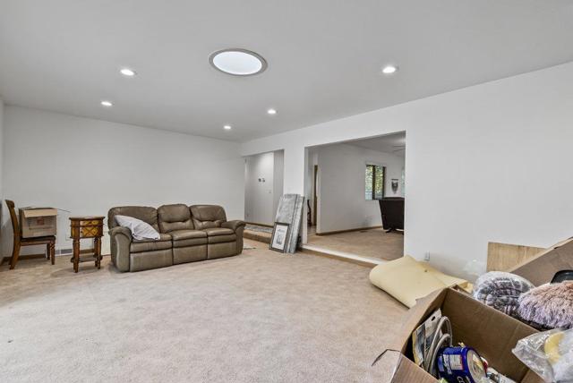 9355 Canyon Oak Road, Salinas CA: https://media.crmls.org/mediaz/aaf2515f-543e-4ca5-b600-70def86e6c35.jpg