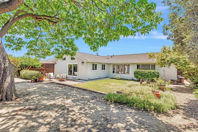 37972 Ballard Dr, Fremont CA: https://media.crmls.org/mediaz/aaf28144-33a7-4114-a90e-ab5d47541097.jpg