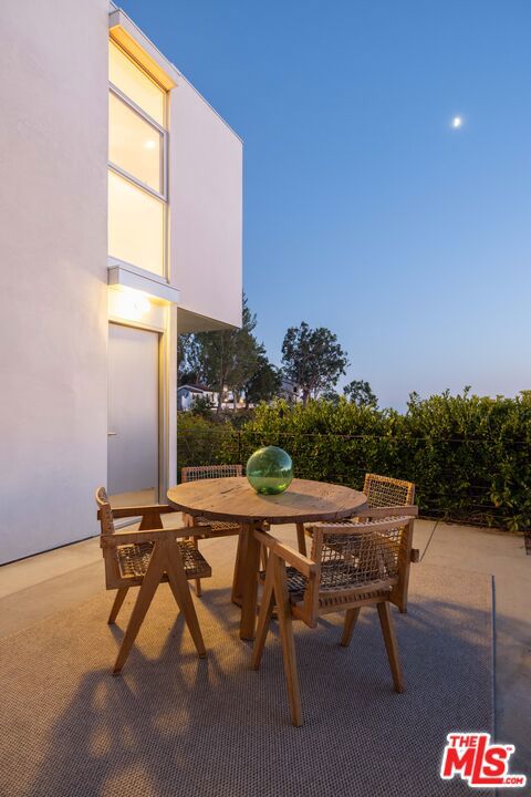 6300 Mulholland Highway, Los Angeles CA: https://media.crmls.org/mediaz/aaf28435-8b06-4b9f-bbbf-a95ec19ab4fc.jpg