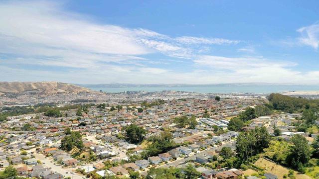 3431 Fleetwood Drive, San Bruno CA: https://media.crmls.org/mediaz/aaf2feaf-cbcb-4b91-b67e-3475b22068ba.jpg
