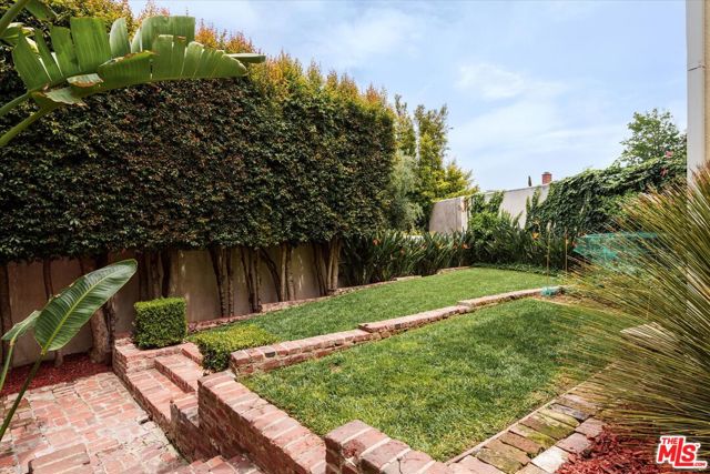 2268 Ben Lomond Drive, Los Angeles CA: https://media.crmls.org/mediaz/aaf32926-8b97-4b0b-8b84-ddc91e69c507.jpg