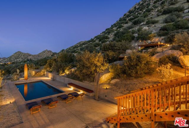 5637 Minna Gombell Lane, Pioneertown CA: https://media.crmls.org/mediaz/aaf351f5-6b07-48ff-98b2-2b4c43a9e3a9.jpg