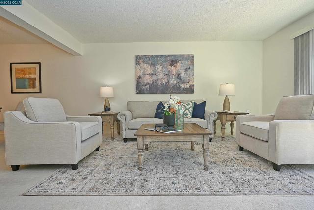 1316 Rockledge Ln, Walnut Creek CA: https://media.crmls.org/mediaz/aaf3ddc3-4f93-45e5-ba22-4060ea7dfbb1.jpg
