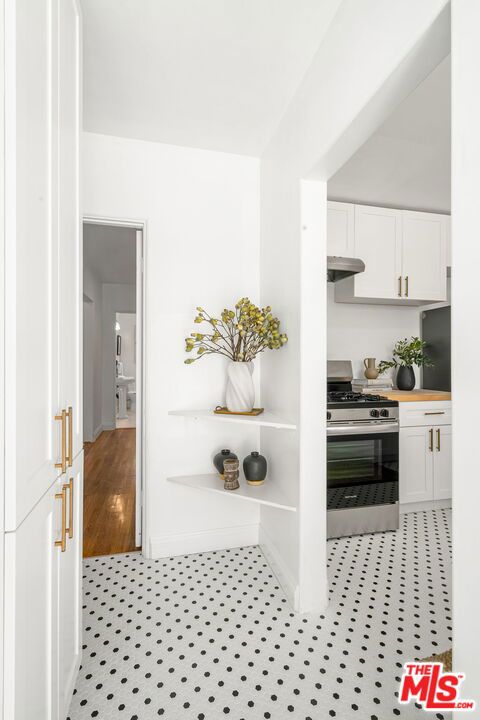 3340 Cardiff Avenue, Los Angeles CA: https://media.crmls.org/mediaz/aaf3fbdf-4695-4206-82e1-ee10b9a6b314.jpg