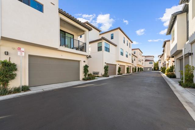 Detail Gallery Image 38 of 44 For 13085 Olympus Cir #1,  Poway,  CA 92064 - 3 Beds | 2/1 Baths