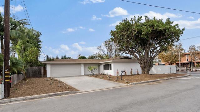 Detail Gallery Image 1 of 19 For 569 N Cedar St, Escondido,  CA 92025 - 3 Beds | 1 Baths