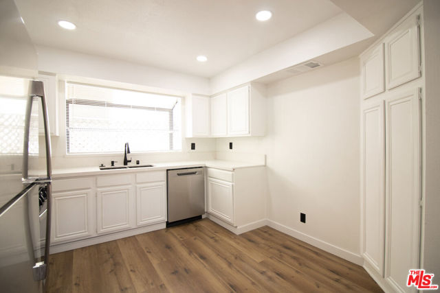 1132 19th Street, Santa Monica CA: https://media.crmls.org/mediaz/aaf486a5-ebc1-4d0e-9999-8e86760ccd8c.jpg