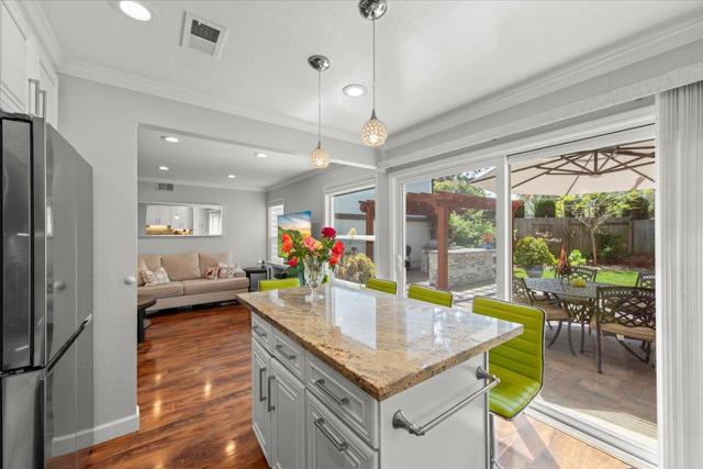 105 Calle Nivel, Los Gatos CA: https://media.crmls.org/mediaz/aaf52e2e-b46f-40f4-aaea-4dfe616eef86.jpg