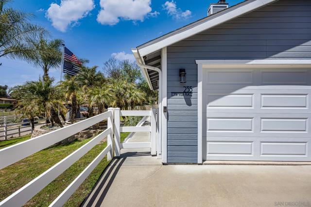 235 Loma Vista Pl, El Cajon CA: https://media.crmls.org/mediaz/aaf542ba-4774-44a1-b5bc-d7b059421fb6.jpg
