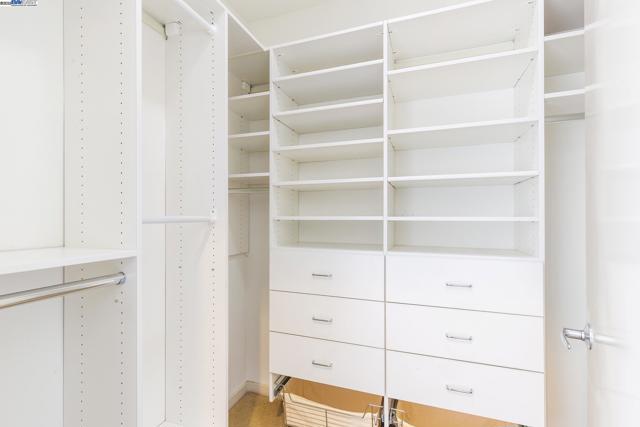 1655 N California Blvd, Walnut Creek CA: https://media.crmls.org/mediaz/aaf56f29-14f8-420e-9c60-669b7fb9ab4f.jpg