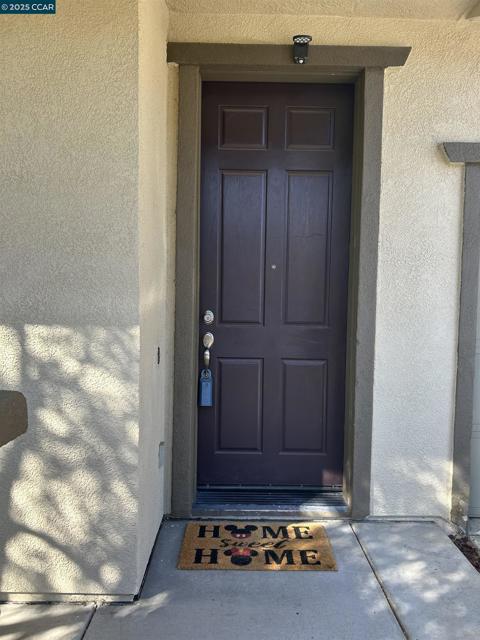 389 Black Rock Street, Brentwood CA: https://media.crmls.org/mediaz/aaf5ab9f-d312-425e-89bb-3c1e2092dc59.jpg