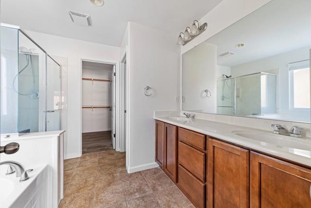 9748 Collie Way, Elk Grove CA: https://media.crmls.org/mediaz/aaf5edb8-071b-4777-ab51-1a5d19c367e4.jpg