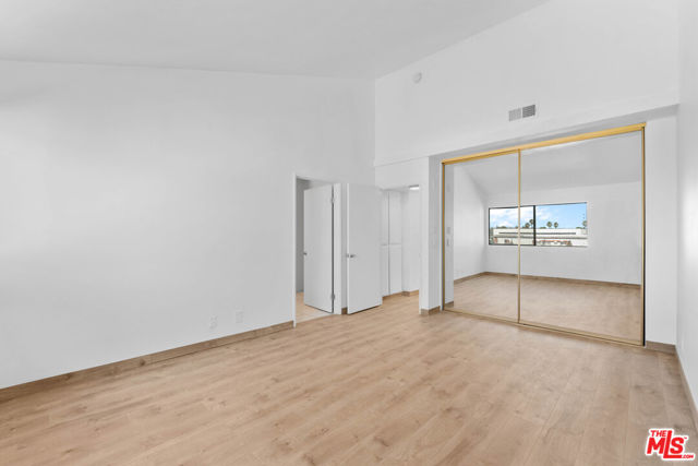 6323 Reseda Boulevard, Tarzana CA: https://media.crmls.org/mediaz/aaf5ee6e-74da-42b1-a2d0-e06871067830.jpg