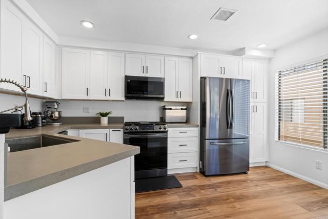 Detail Gallery Image 12 of 14 For 9411 Lake Murray Blvd #B,  San Diego,  CA 92119 - 3 Beds | 2/1 Baths