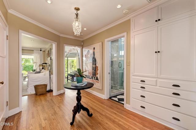 807 N Doheney Drive, Beverly Hills CA: https://media.crmls.org/mediaz/aaf6749a-8e83-474a-80aa-8dcc4ece55da.jpg